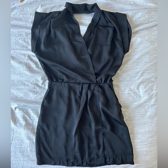 Bcbgeneration v-neck black pocket dress size 4 - Picture 7 of 11